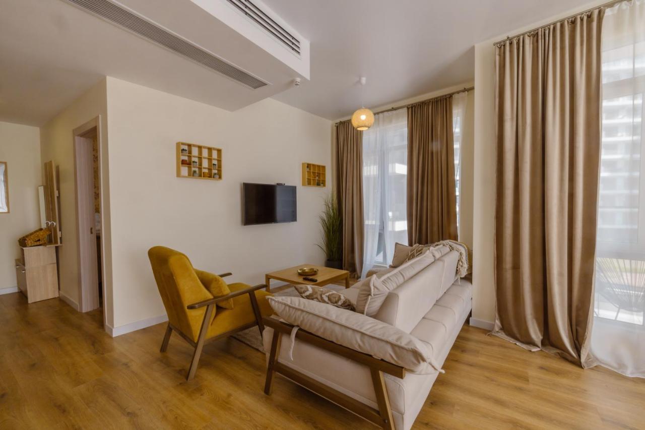 Four Season Apartment Batumi Esterno foto