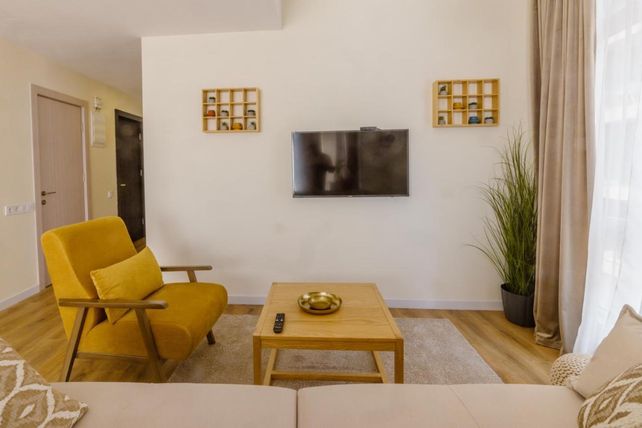 Four Season Apartment Batumi Esterno foto