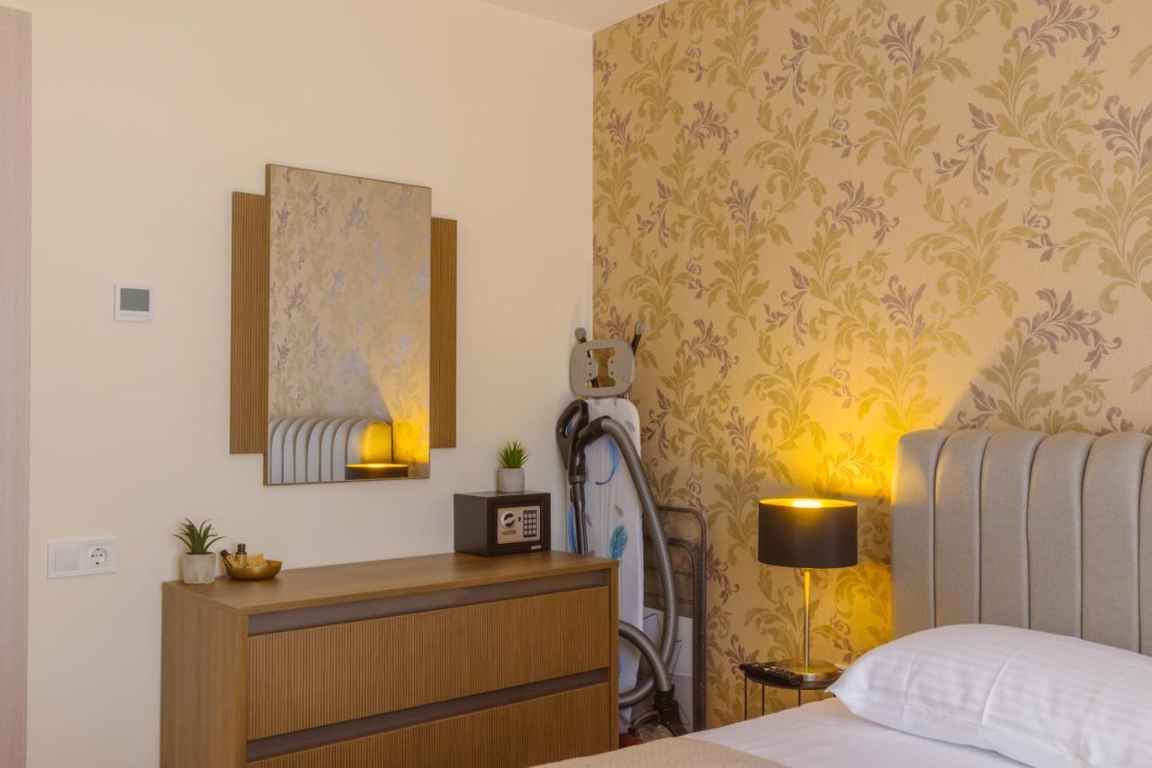 Four Season Apartment Batumi Esterno foto