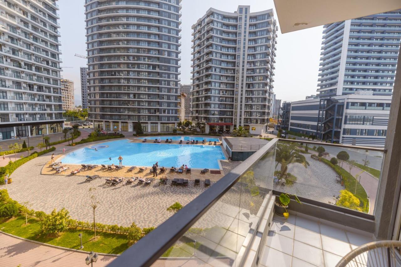 Four Season Apartment Batumi Esterno foto