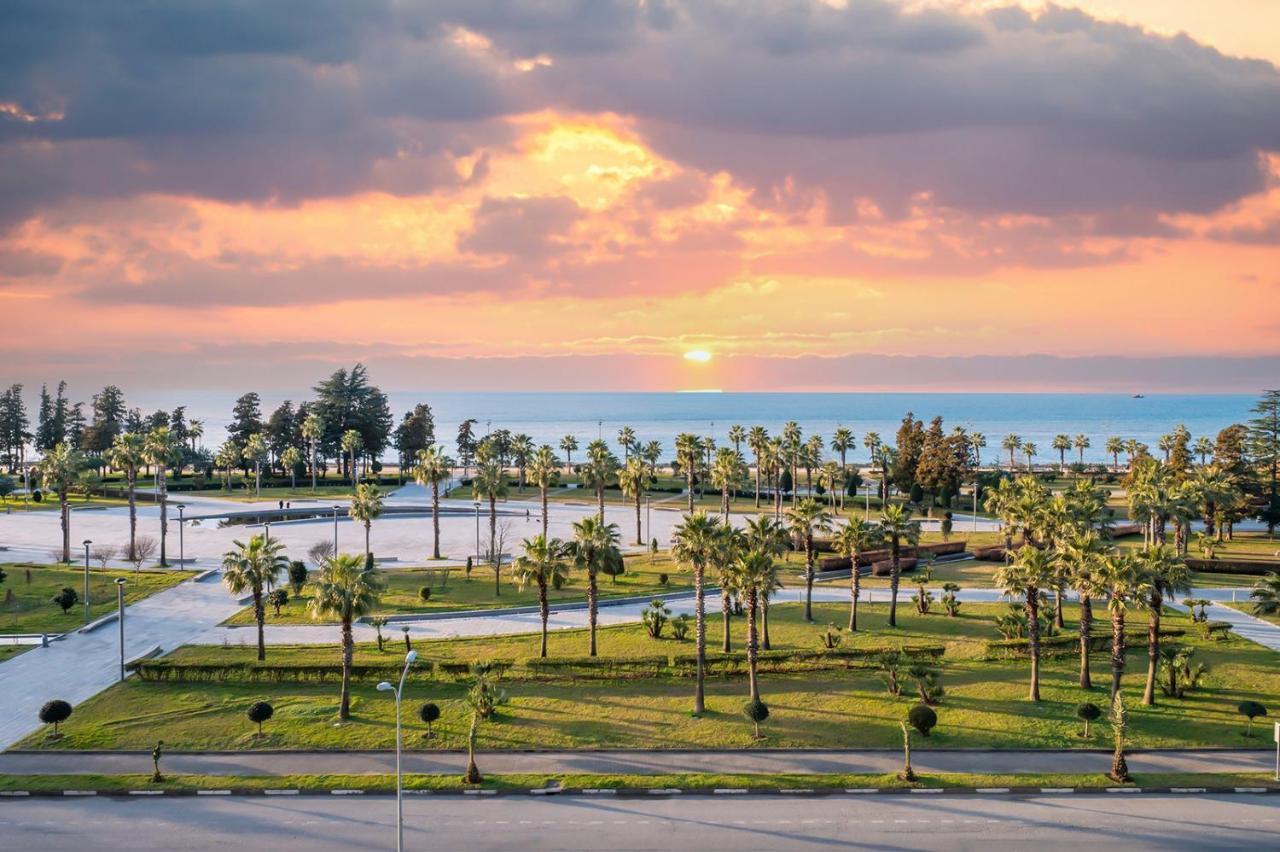 Four Season Apartment Batumi Esterno foto